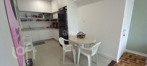 Image 11 - 883006