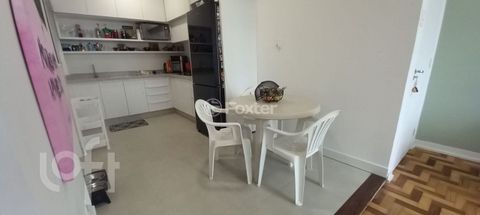 Image 10 - 883006