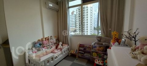 Image 17 - 883006
