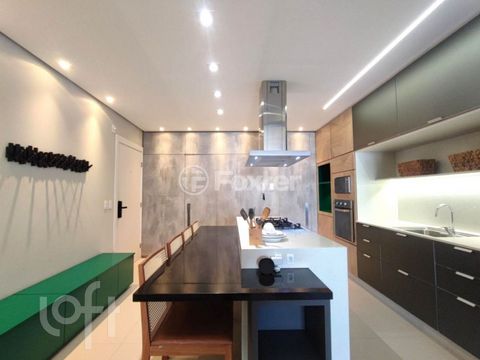 Image 5 - 883009