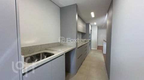 Image 7 - 883040
