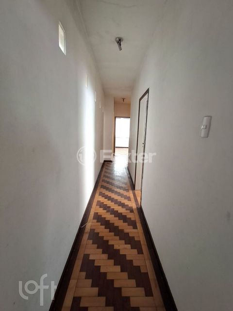 Image 17 - 883046