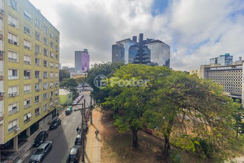 Image 10 - 883056