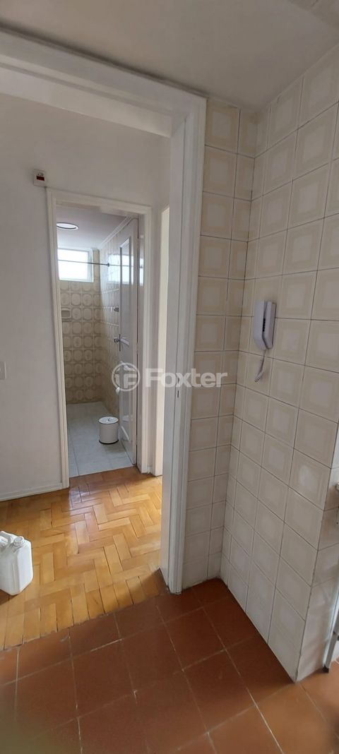 Image 5 - 883056