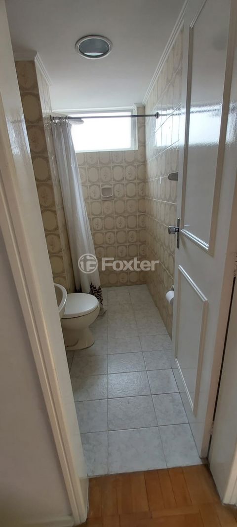 Image 7 - 883056
