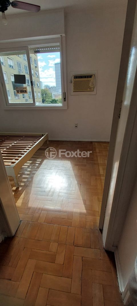 Image 6 - 883056