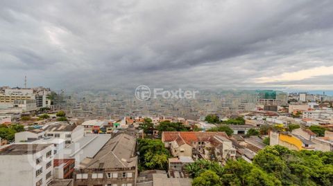 Image 9 - 883112