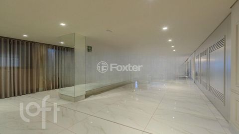 Image 19 - 883112