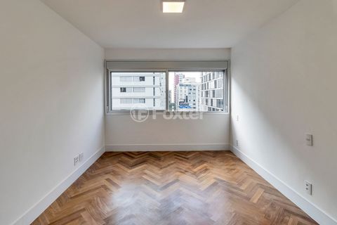 Image 13 - 883115