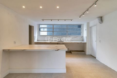 Image 7 - 883115