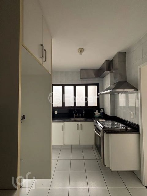 Image 3 - 883116