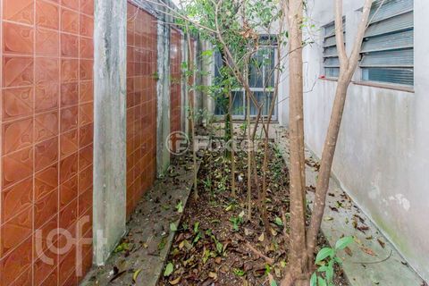 Image 12 - 883120