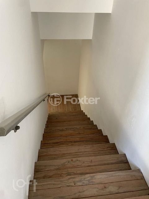 Image 10 - 883120