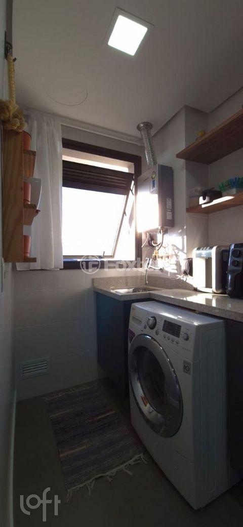 Image 7 - 883122