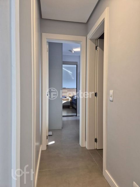 Image 8 - 883122
