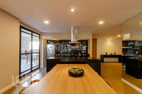 Image 12 - 883127