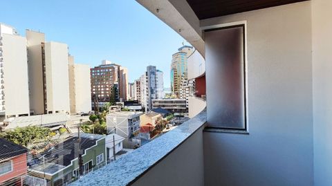 Image 3 - 883137