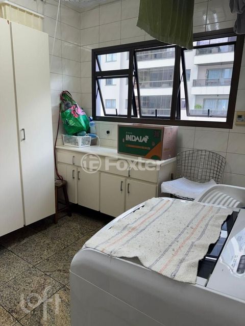 Image 9 - 883144
