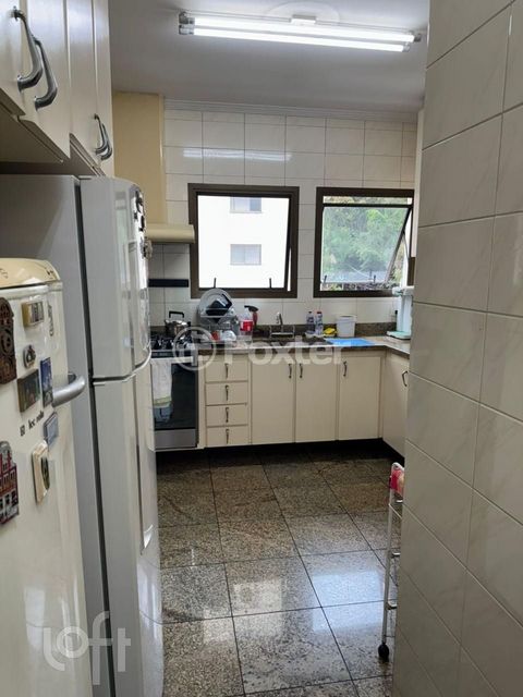 Image 7 - 883144