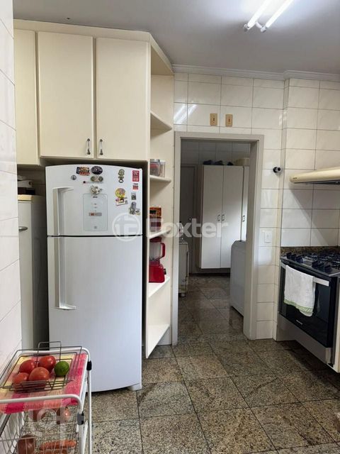 Image 8 - 883144