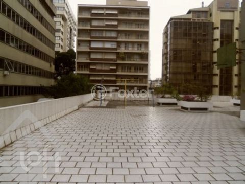 Image 1 - 883173