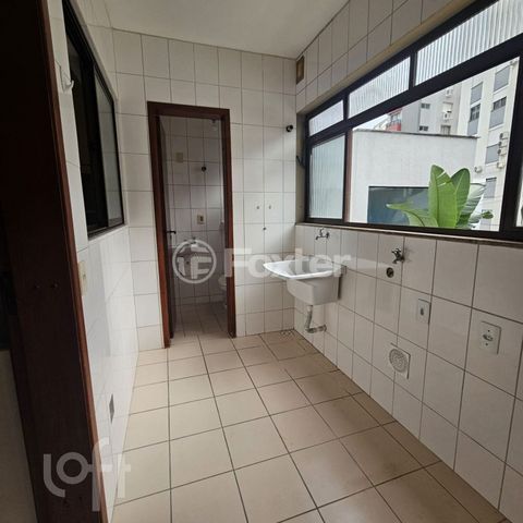 Image 2 - 883174