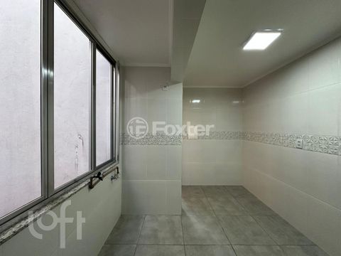 Image 7 - 883204