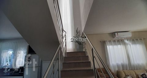 Image 15 - 883212