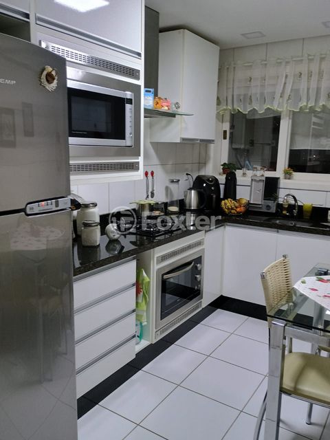 Image 4 - 883217