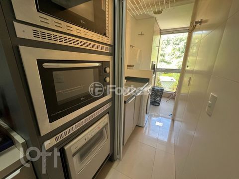 Image 8 - 883241