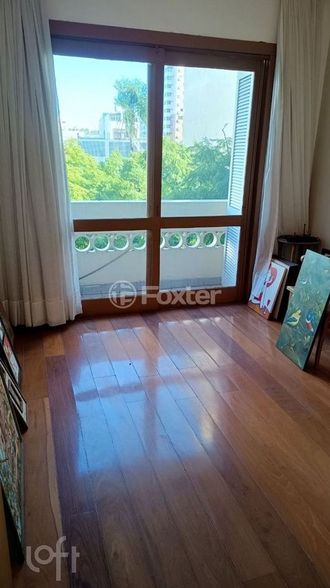 Image 7 - 883250