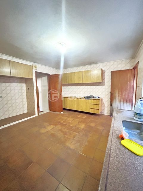 Image 7 - 883266