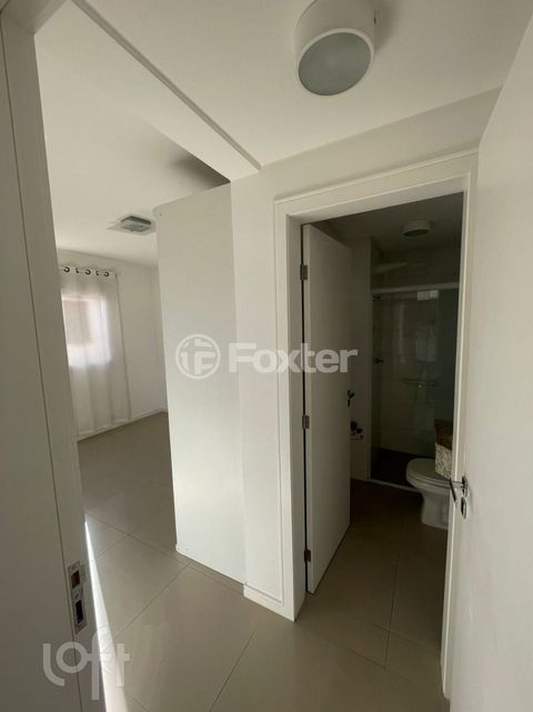 Image 11 - 883268