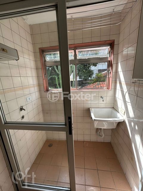 Image 1 - 883282