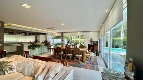 Image 3 - 883297