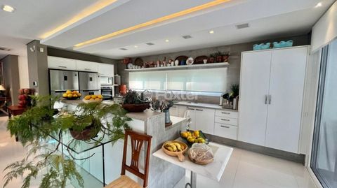 Image 9 - 883297