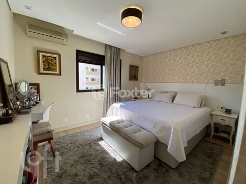 Image 7 - 883307