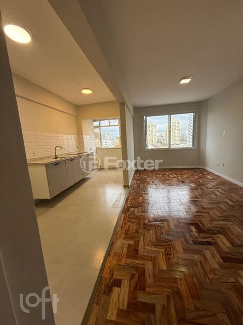 Image 7 - 883308
