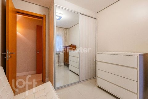 Image 11 - 883312