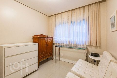 Image 10 - 883312