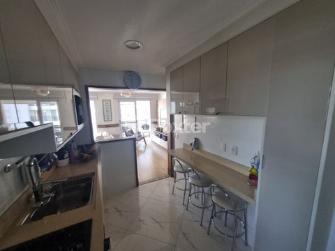 Image 7 - 883371