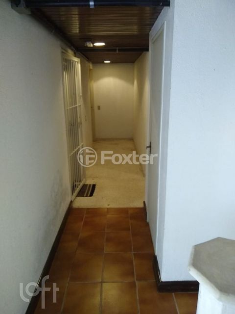 Image 7 - 883403
