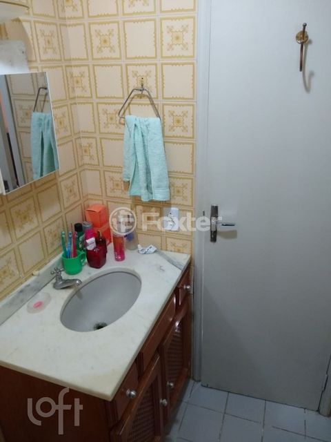 Image 8 - 883403