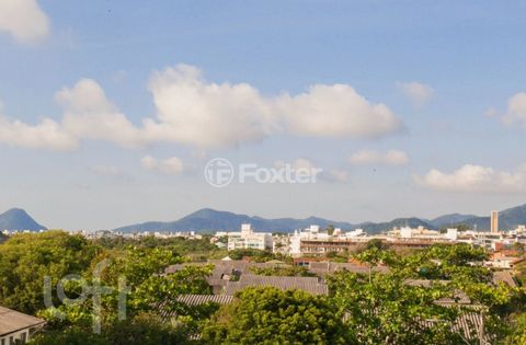 Image 11 - 883405