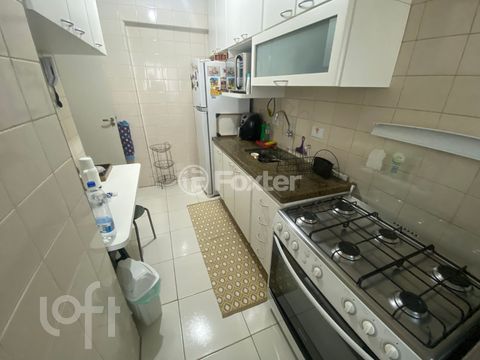 Image 4 - 883408