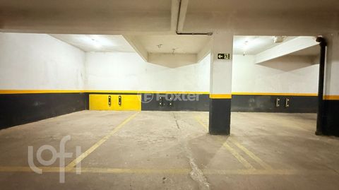 Image 18 - 883428
