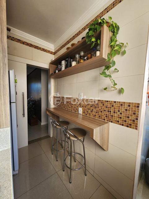 Image 6 - 883429