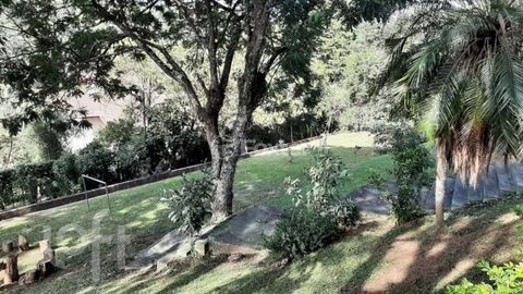 Image 16 - 883432