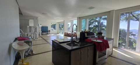 Image 10 - 883486