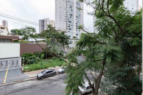 Image 4 - 883528